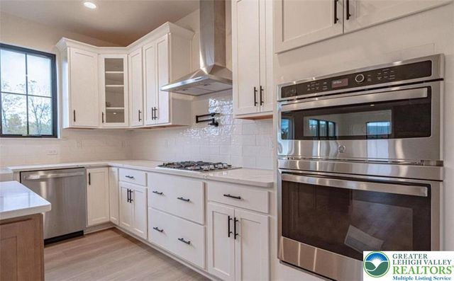 87 Sage Court, Mahoning Twp, PA 18235