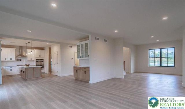 87 Sage Court, Mahoning Twp, PA 18235