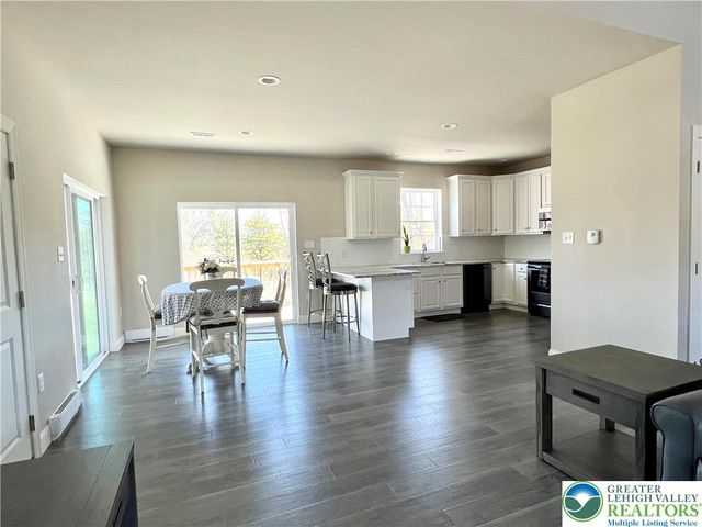 87 Sage Court, Mahoning Twp, PA 18235