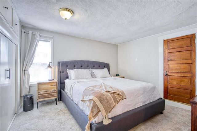 831 W 39th Terrace, Kansas City, MO 64111