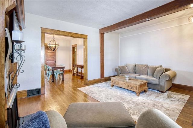 831 W 39th Terrace, Kansas City, MO 64111