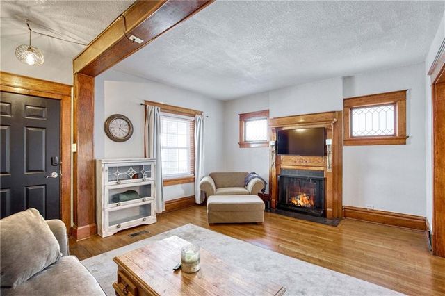 831 W 39th Terrace, Kansas City, MO 64111