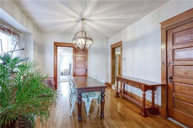 831 W 39th Terrace, Kansas City, MO 64111
