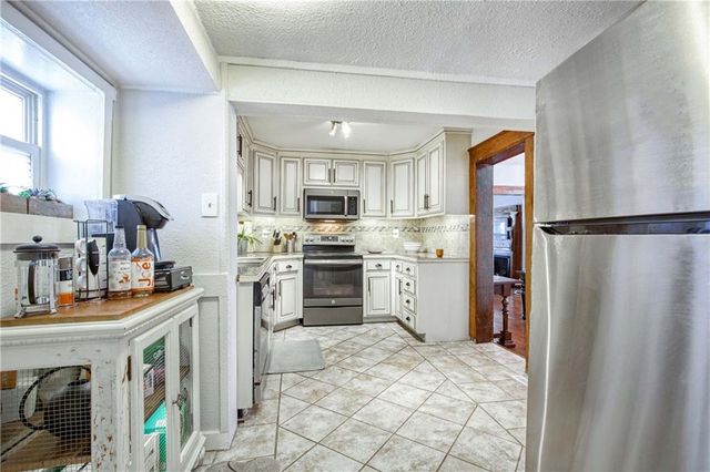 831 W 39th Terrace, Kansas City, MO 64111