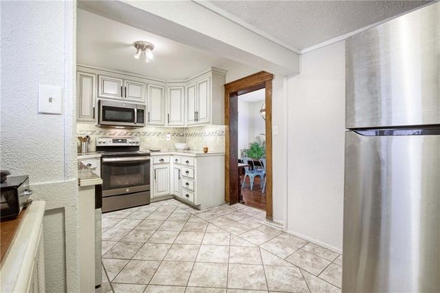 831 W 39th Terrace, Kansas City, MO 64111