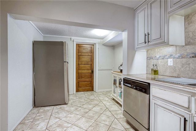 831 W 39th Terrace, Kansas City, MO 64111