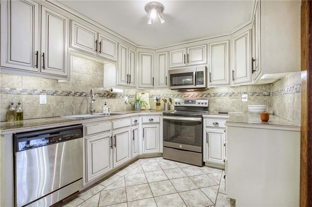 831 W 39th Terrace, Kansas City, MO 64111