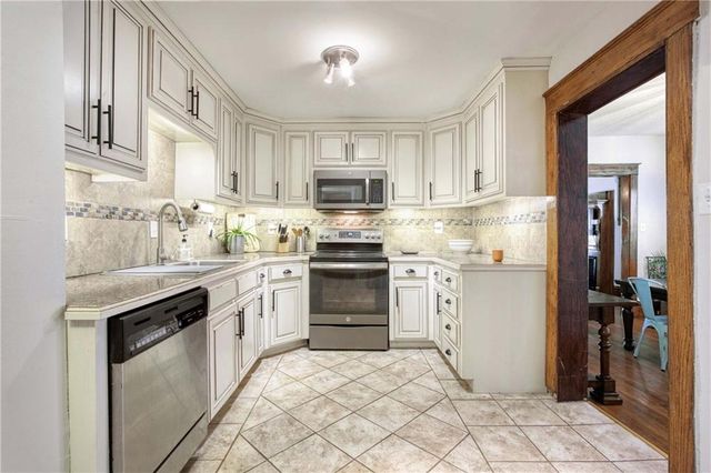 831 W 39th Terrace, Kansas City, MO 64111
