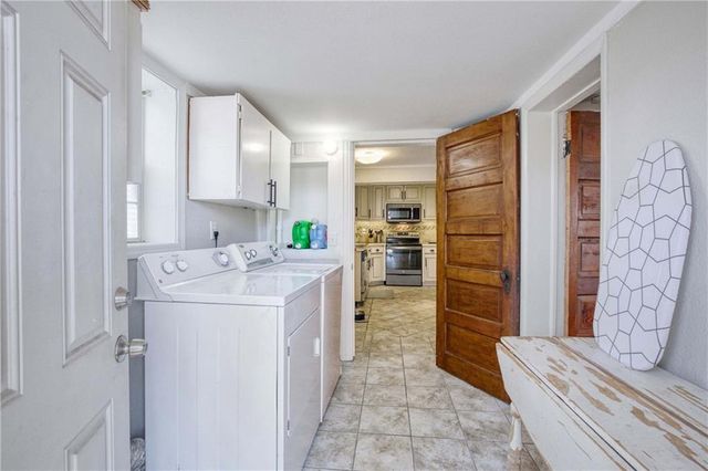 831 W 39th Terrace, Kansas City, MO 64111