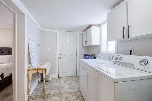 831 W 39th Terrace, Kansas City, MO 64111