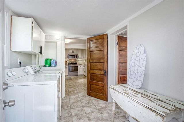 831 W 39th Terrace, Kansas City, MO 64111