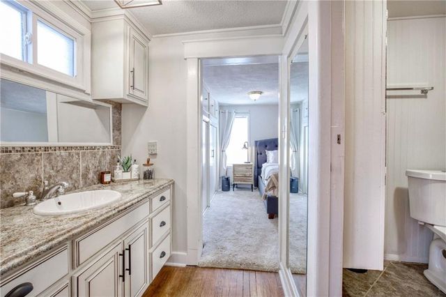 831 W 39th Terrace, Kansas City, MO 64111
