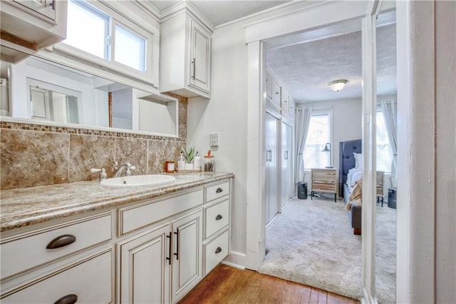 831 W 39th Terrace, Kansas City, MO 64111