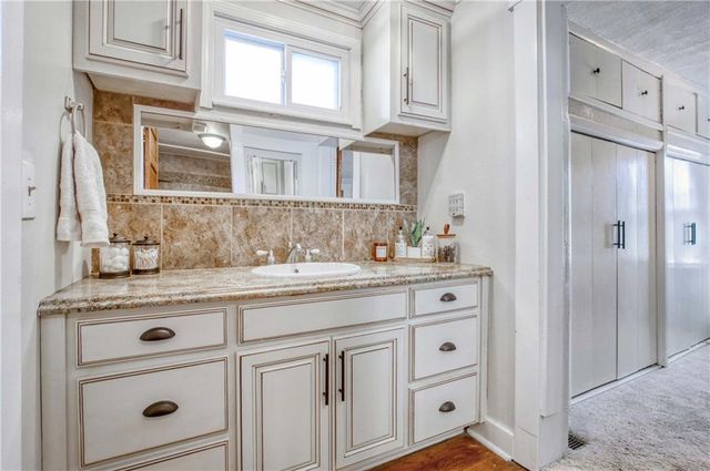 831 W 39th Terrace, Kansas City, MO 64111