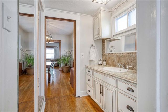 831 W 39th Terrace, Kansas City, MO 64111