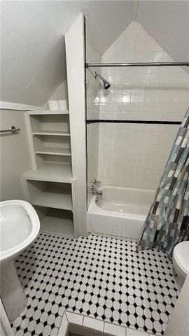 831 W 39th Terrace, Kansas City, MO 64111