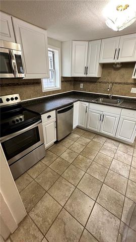831 W 39th Terrace, Kansas City, MO 64111