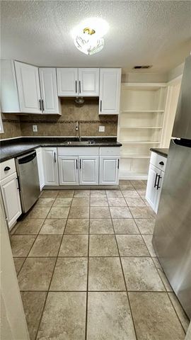 831 W 39th Terrace, Kansas City, MO 64111