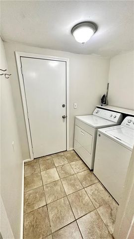 831 W 39th Terrace, Kansas City, MO 64111