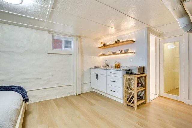 831 W 39th Terrace, Kansas City, MO 64111