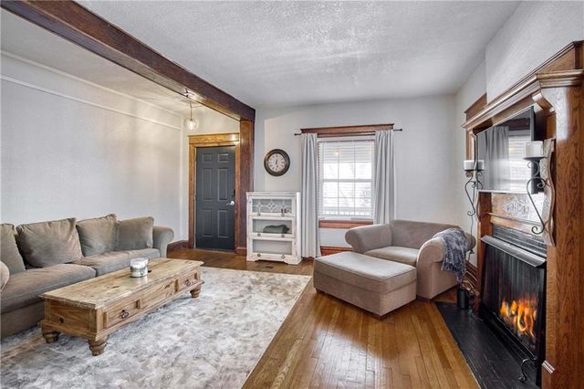 831 W 39th Terrace, Kansas City, MO 64111