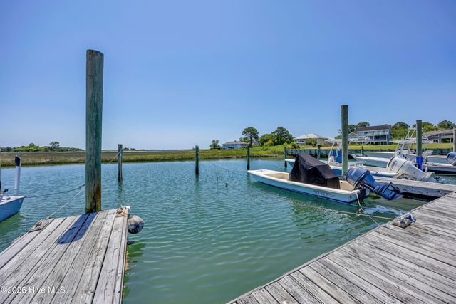 4 Oak Landing Road, Wilmington, NC 28409