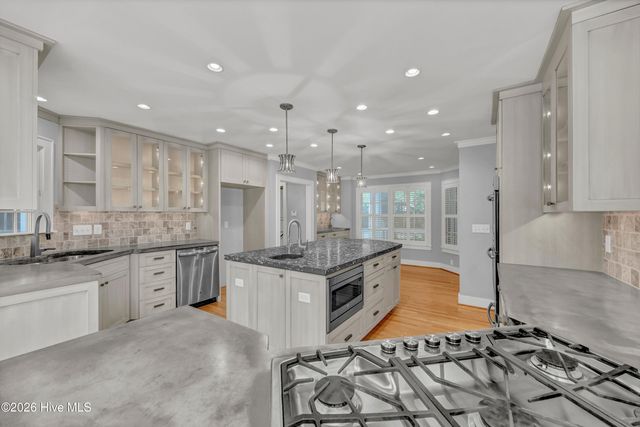 4 Oak Landing Road, Wilmington, NC 28409