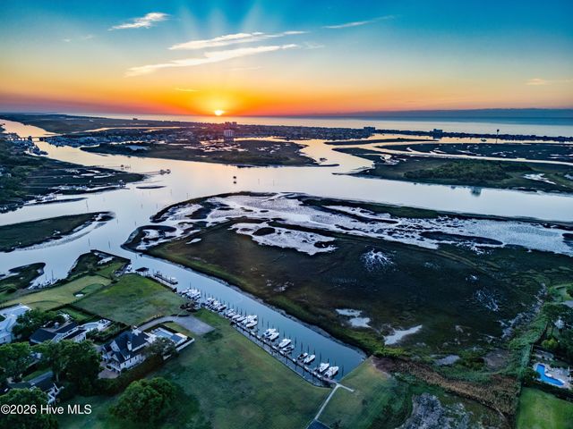 4 Oak Landing Road, Wilmington, NC 28409