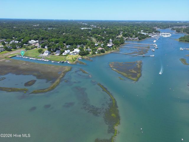 4 Oak Landing Road, Wilmington, NC 28409