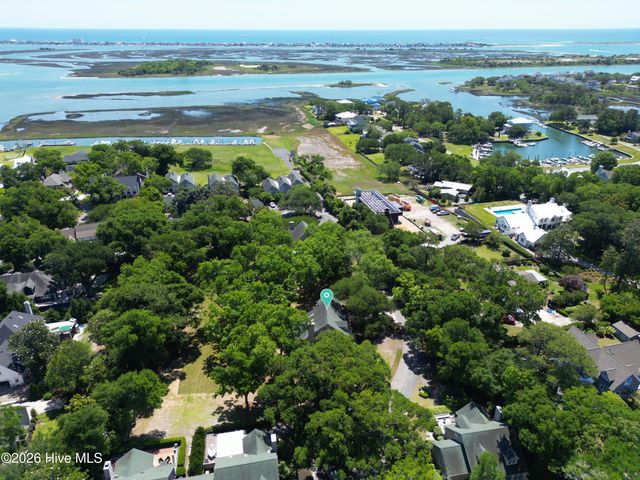 4 Oak Landing Road, Wilmington, NC 28409