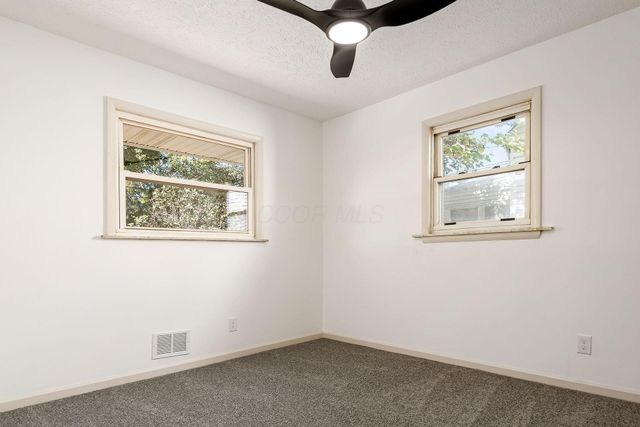 4241 Ashgrove Drive, Grove City, OH 43123