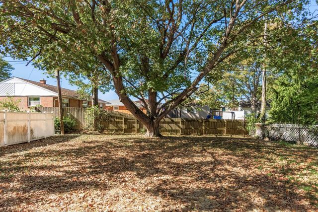 4241 Ashgrove Drive, Grove City, OH 43123