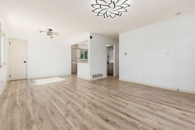 4241 Ashgrove Drive, Grove City, OH 43123