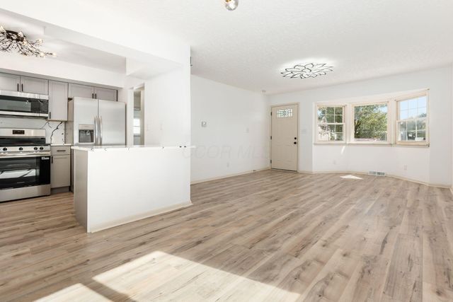 4241 Ashgrove Drive, Grove City, OH 43123