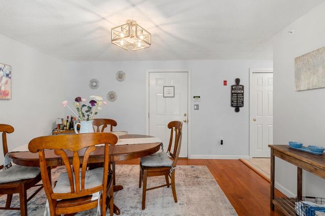 5 Rainbow Drive, Londonderry, NH 03053