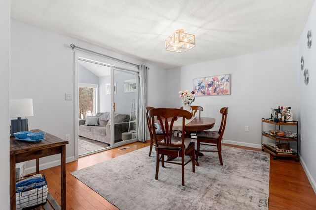 5 Rainbow Drive, Londonderry, NH 03053