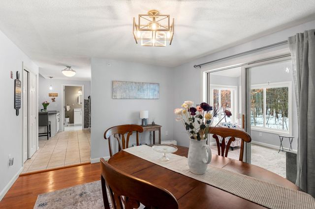 5 Rainbow Drive, Londonderry, NH 03053