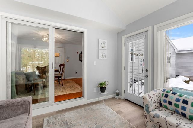 5 Rainbow Drive, Londonderry, NH 03053