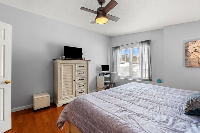 5 Rainbow Drive, Londonderry, NH 03053