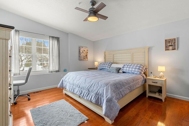 5 Rainbow Drive, Londonderry, NH 03053