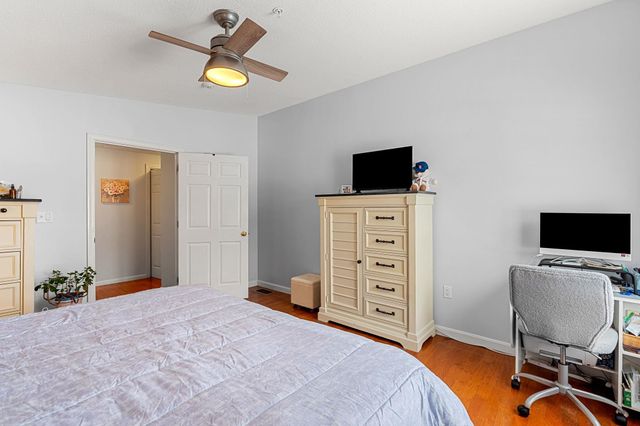 5 Rainbow Drive, Londonderry, NH 03053