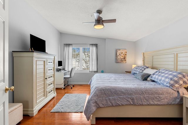 5 Rainbow Drive, Londonderry, NH 03053