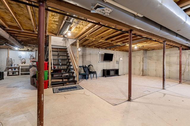 5 Rainbow Drive, Londonderry, NH 03053