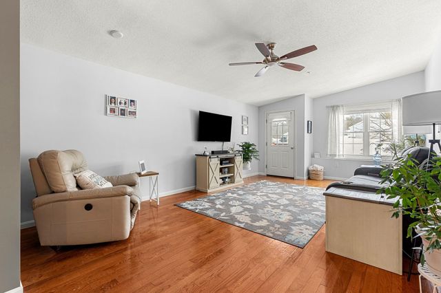 5 Rainbow Drive, Londonderry, NH 03053