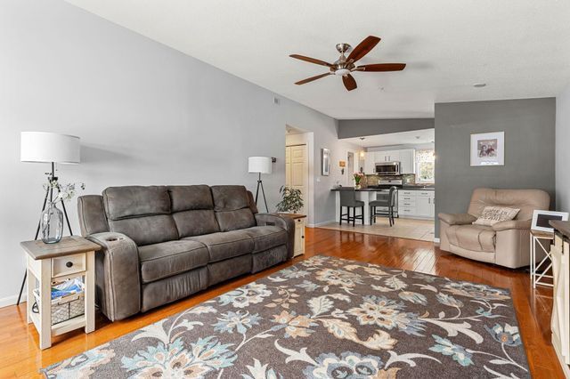 5 Rainbow Drive, Londonderry, NH 03053