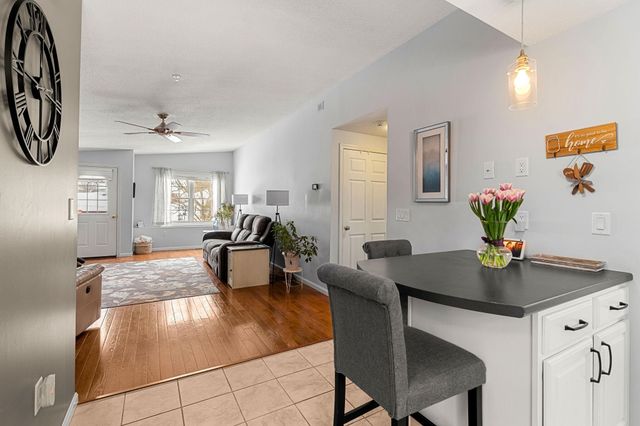 5 Rainbow Drive, Londonderry, NH 03053