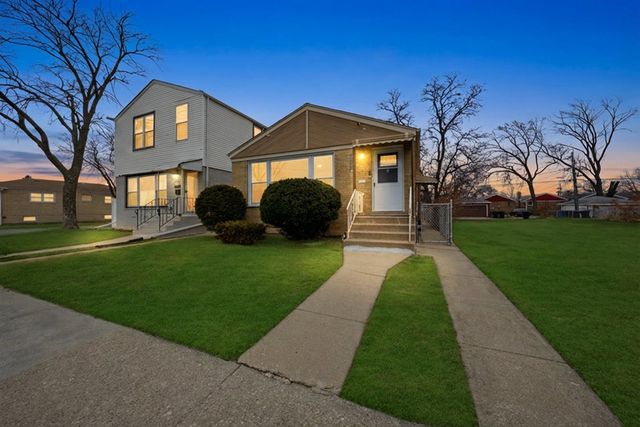 4605 S Laramie Avenue, Chicago, IL 60638