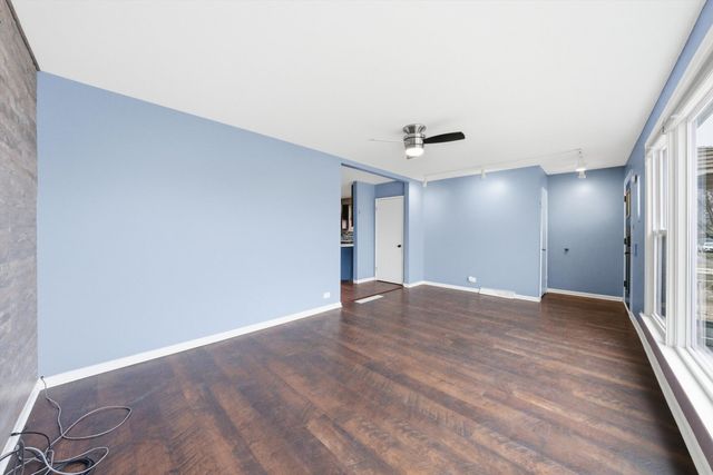 4605 S Laramie Avenue, Chicago, IL 60638