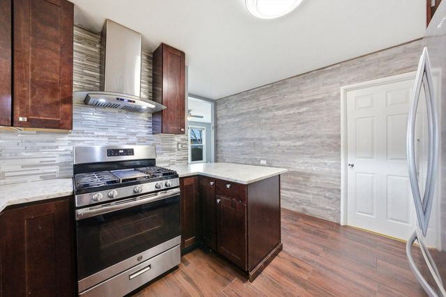 4605 S Laramie Avenue, Chicago, IL 60638