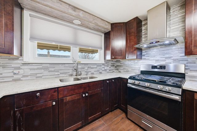 4605 S Laramie Avenue, Chicago, IL 60638